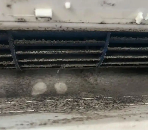 汤阴空调吹的风有股烧焦味是怎么回事